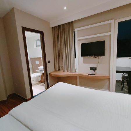 Aura Rooms デヘラードゥーン エクステリア 写真